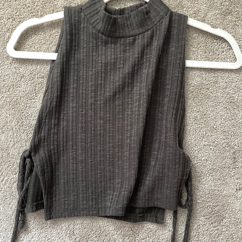Grey tie side tank